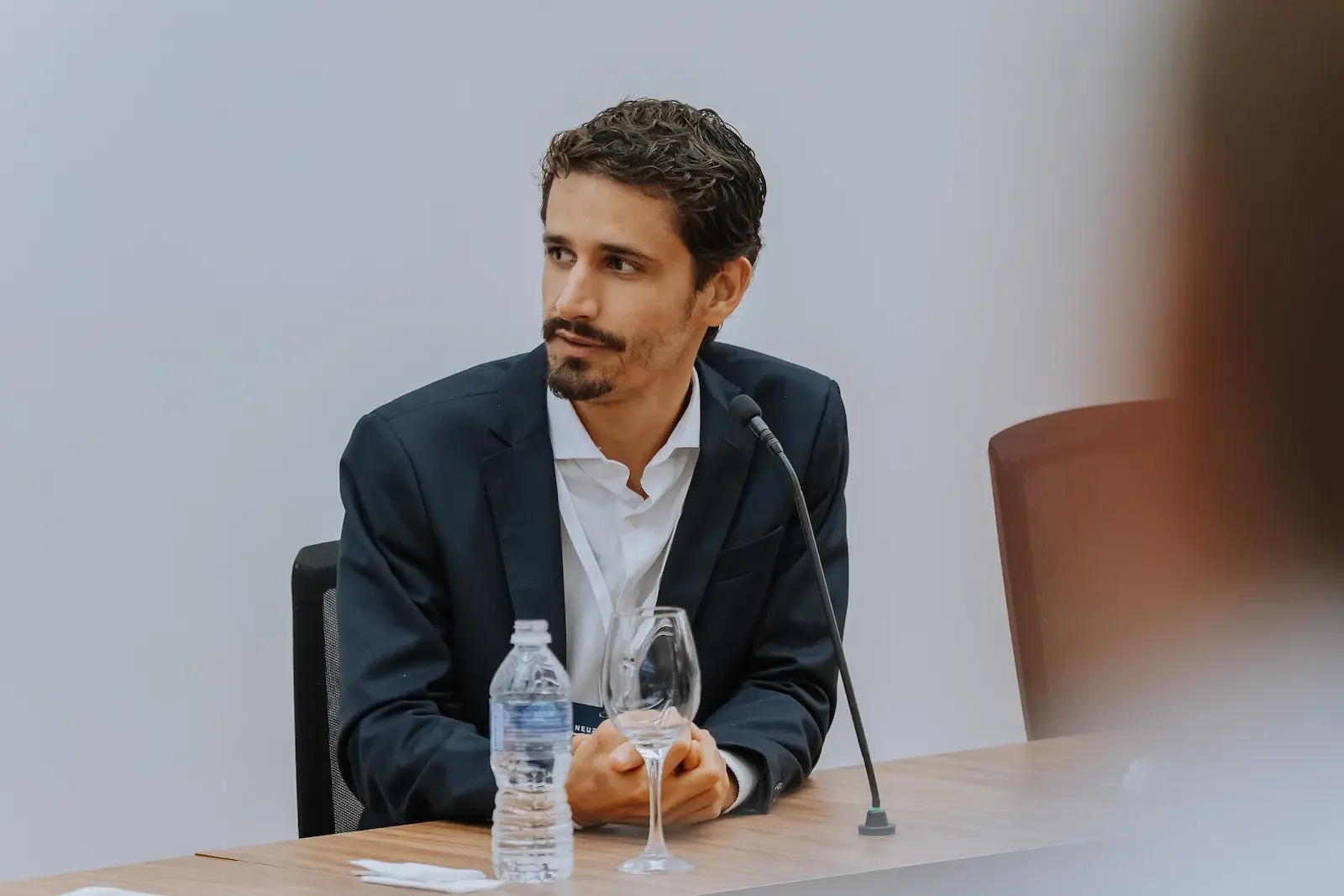 Discussão científica sobre novas terapias em neurologia cognitiva